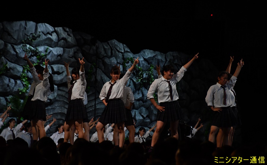 神奈川県立百合丘高校の生徒たちのダンスパフォーマンス