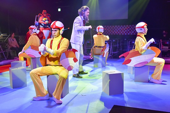 LIVEミュージカル演劇『チャージマン研!』が公演中、本編＆メイキング