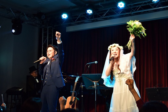 夫婦ボーカルユニット エターナルジャーニー がワンマンライブで結婚式 サンプラザ中野くん パッパラー河合も祝福